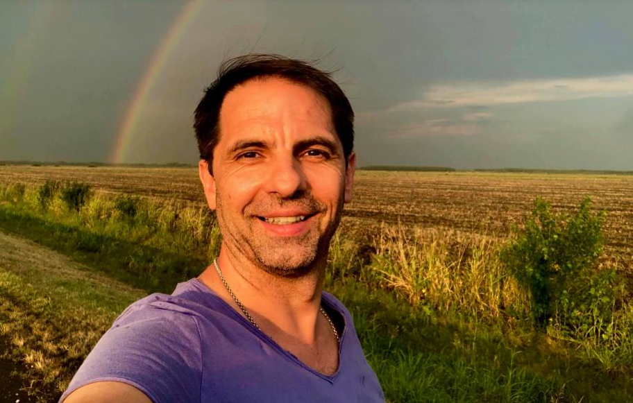 Dan Negru, despre sărbătoarea Sfintei Parascheva: „Degeaba întâlnești un om mereu în timpul anului, dacă nu-i duci flori chiar de ziua lui”