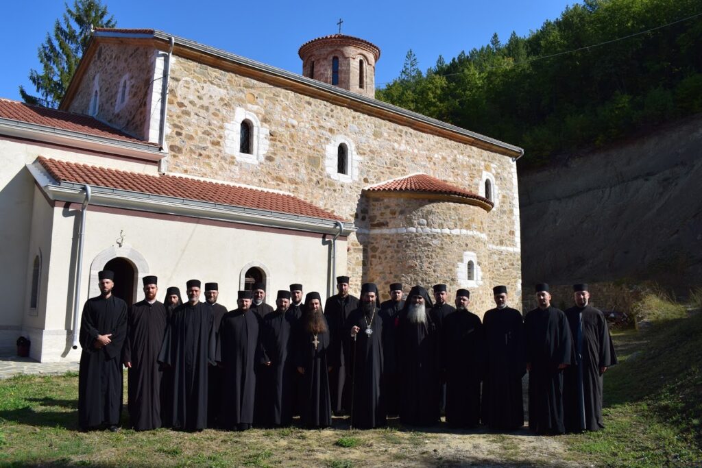 Ο Επίσκοπος Αρσένιος συναντά τους στρατιωτικούς ιερείς