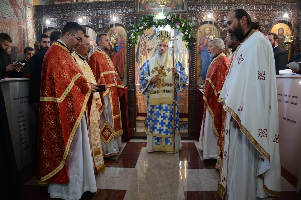 Владика Јован богослужио у Дубони