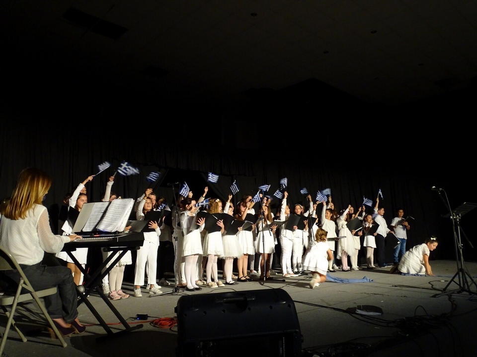 Τιμή από τη Νεότητα στους αλησμόνητους ήρωες του 1940