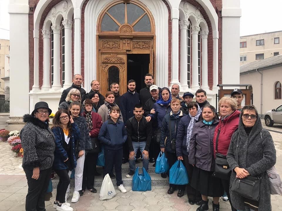 În parohia „Sfânta Parascheva” din Râmnicu Sărat se oficiază periodic slujbe în limbajul mimico-gestual