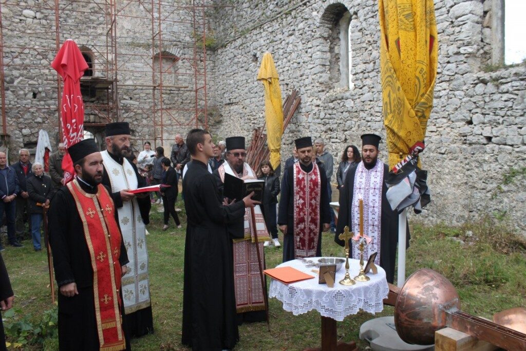 Освећење крста за храм у Градини Кореничкој