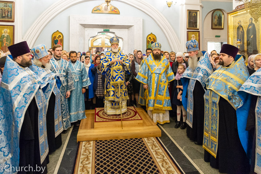 В канун праздника Покрова Пресвятой Богородицы Патриарший Экзарх совершил всенощное бдение в Свято-Духовом кафедральном соборе города Минска