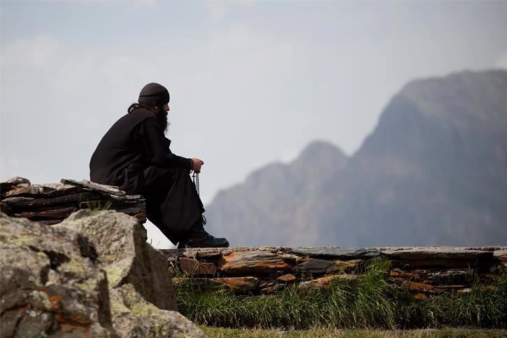 Arhiepiscopul Irineu le reaminteşte monahilor că nu au nevoie de o identitate virtuală