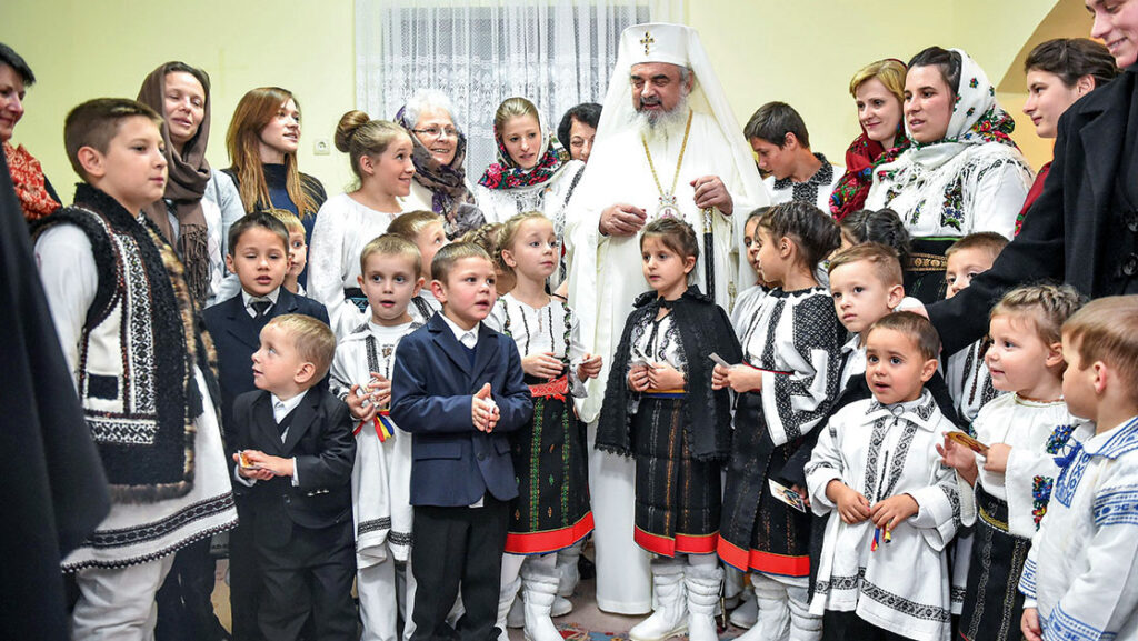 Ο Πατριάρχης Ρουμανίας κοντά στα παιδιά