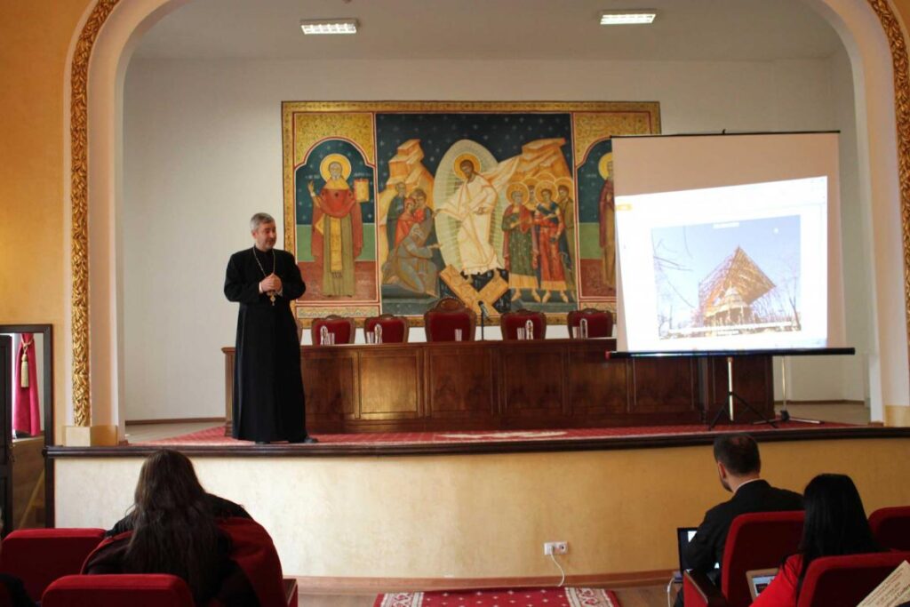 Simpozion dedicat satului şi bisericilor din lemn la Craiova