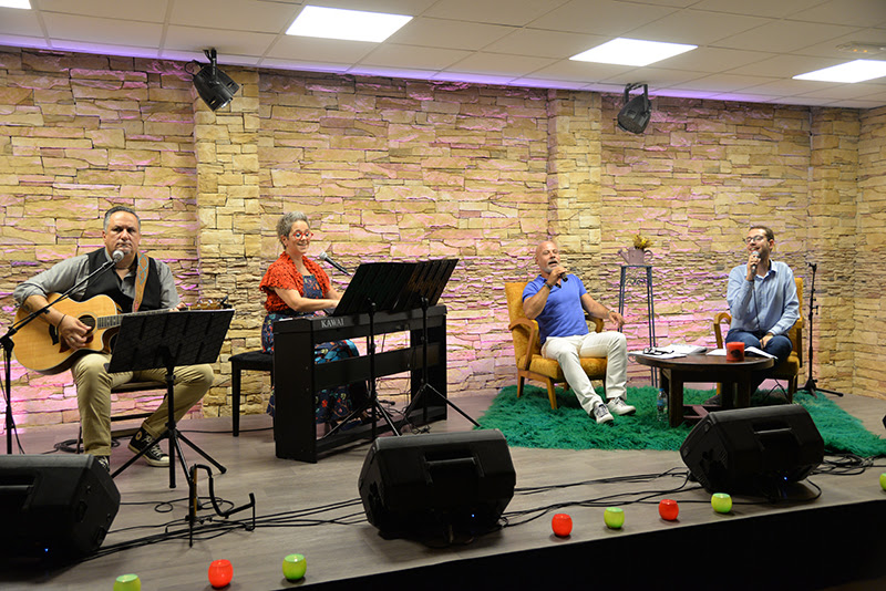 «Η μπουάτ… απ᾽ το Παρίσι στην Πλάκα»