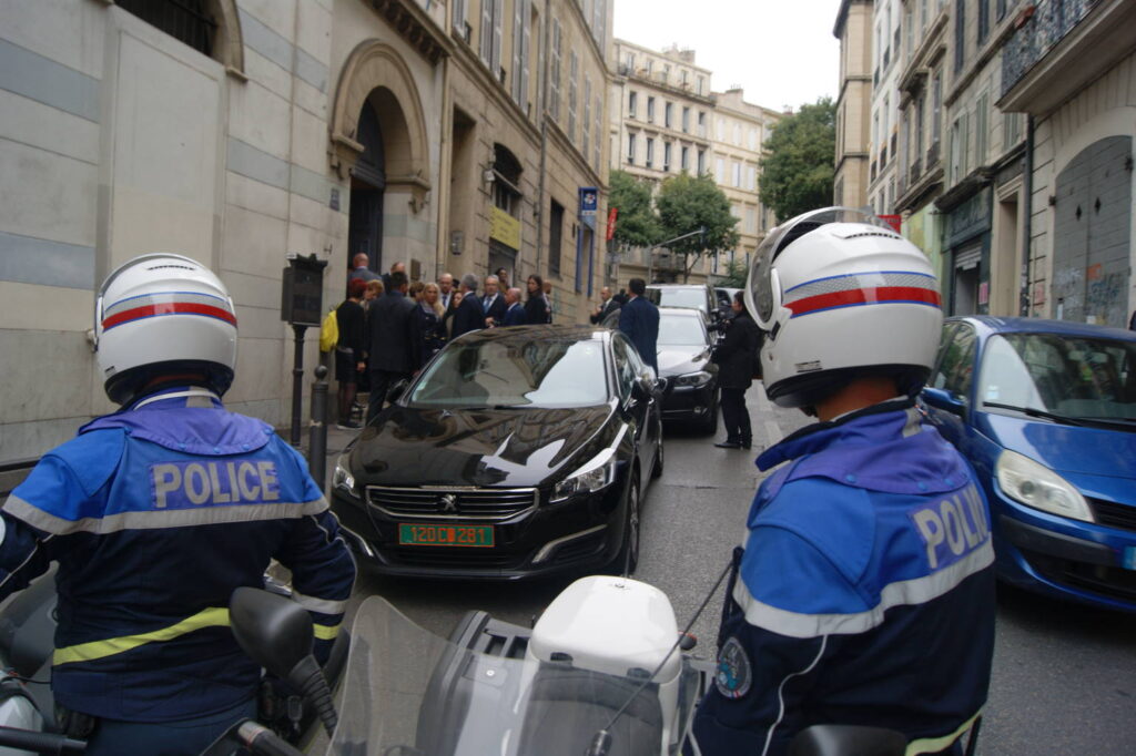 Η ΦΩΤΟΓΡΑΦΙΑ ΤΗΣ ΗΜΕΡΑΣ: “Μνημόσυνο για έναν Βασιλιά”