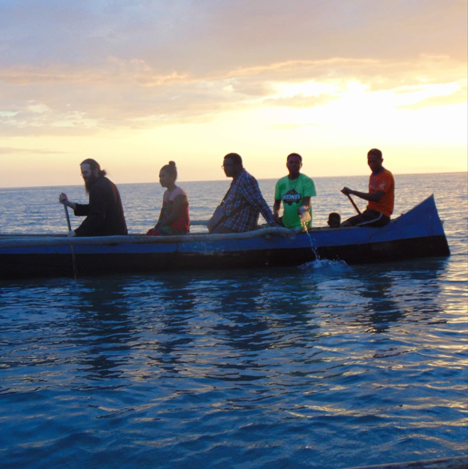 “Μια βάρκα, μια σταγόνα ιδρώτα και το Ιερό Ευαγγέλιο”