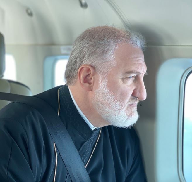 Ο Αμερικής Ελπιδοφόρος στο κατεστραμμένο τοπίο του τυφώνα Dorian