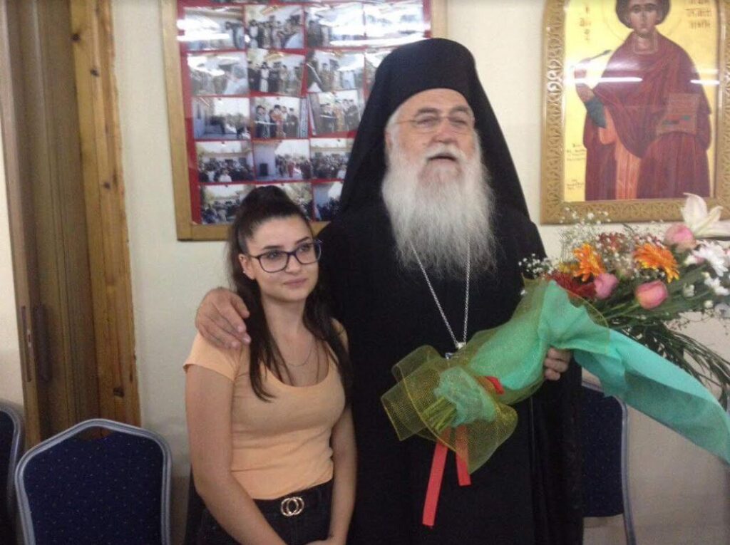 Έλαβε από τα παιδιά μια ανθοδέσμη με τα αγαπημένα του λουλούδια