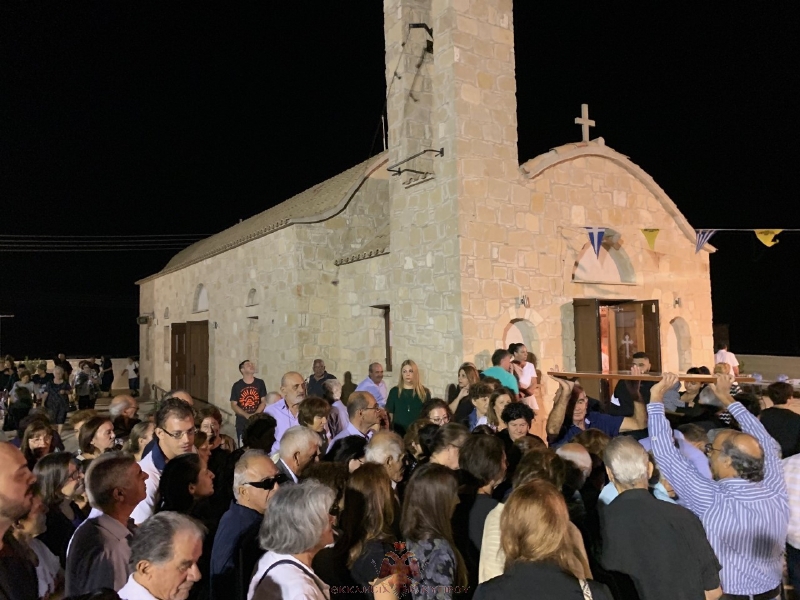 Οι εκτοπισμένοι της Αφάνειας τίμησαν τον Άγιο Αρτέμιο