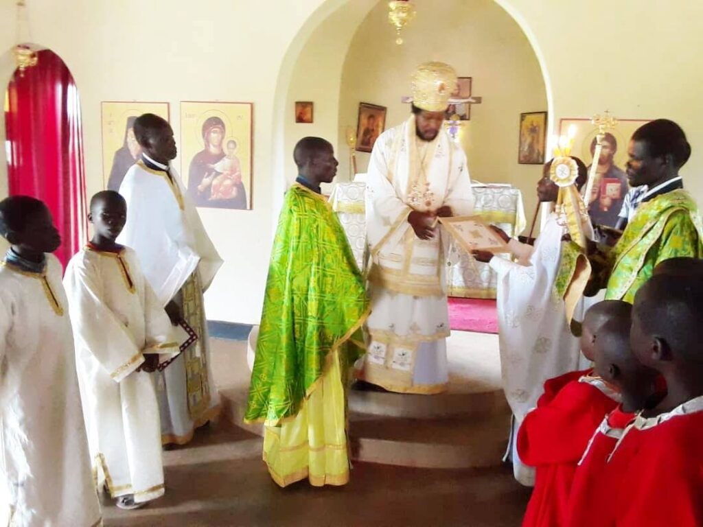 Απονομή οφφικίων από τον Επίσκοπο Γκούλου