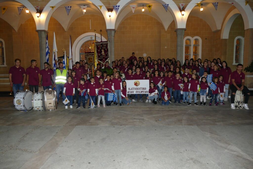 Λαμπαδηφορία για την 28η Οκτωβρίου από τα Κατηχητόπουλα του Παραλιμνίου