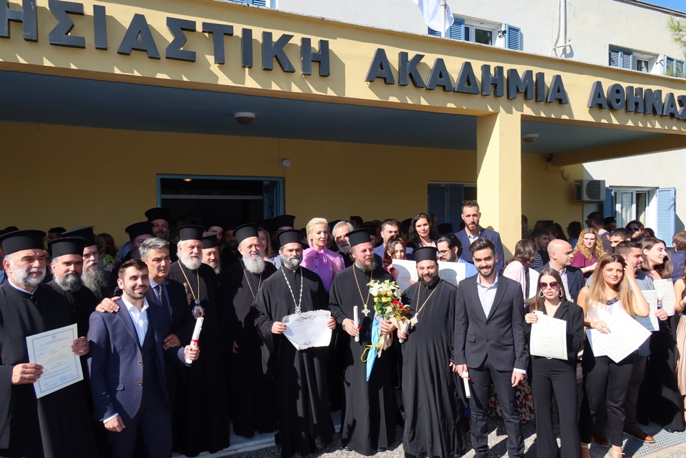 Στην ορκωμοσία των πτυχιούχων της Α.Ε.Α. Αθηνών ο Μητρ. Σύρου