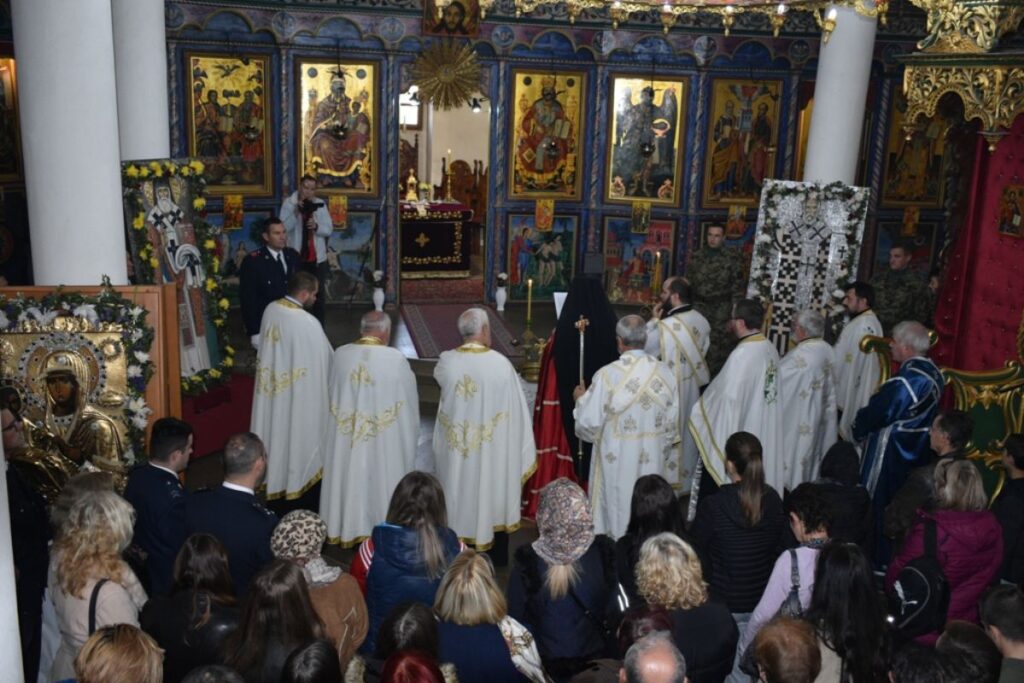 Иконе Светог Николаја и Светог Нектарија у Врању