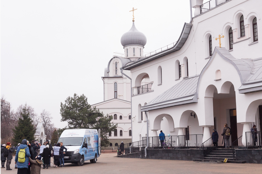 «Автобус Милосердия» для бездомных людей появился в Санкт-Петербурге