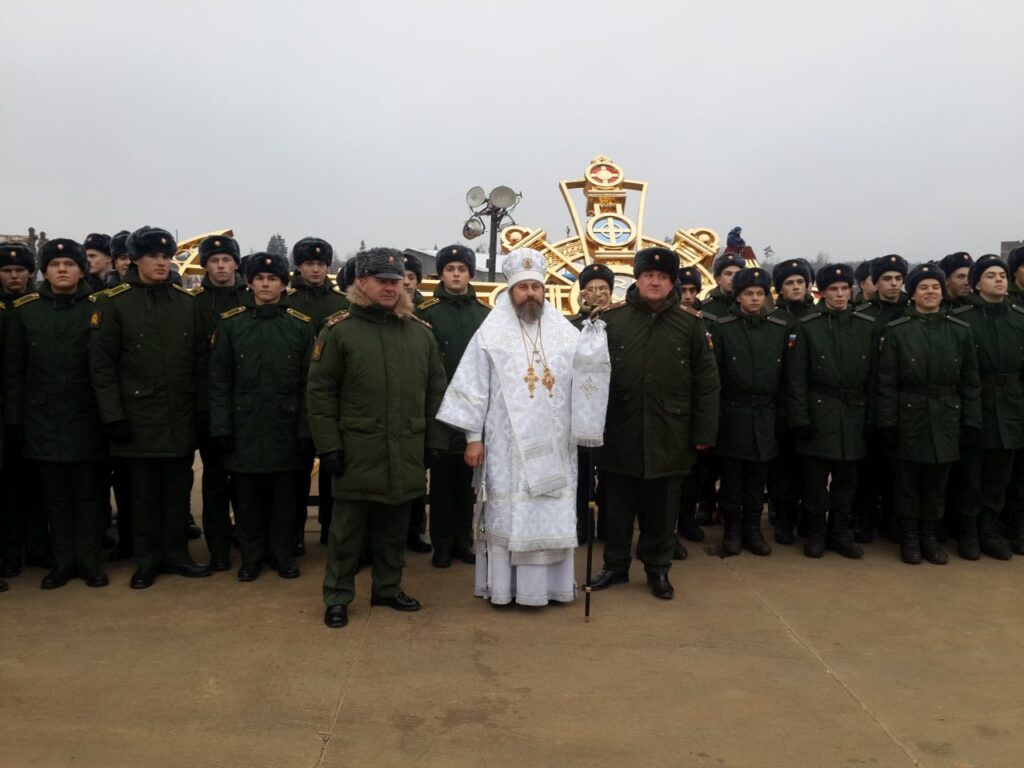 Состоялось освящение накупольных крестов главного храма Вооруженных сил России