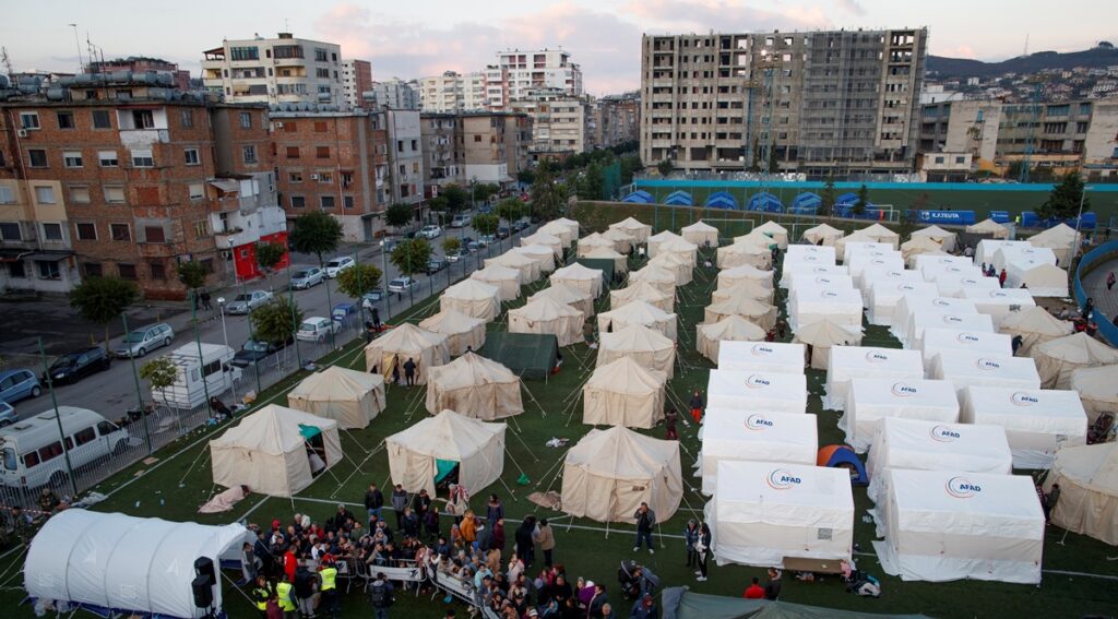 Τα Καλάβρυτα στο πλευρό των σεισμόπληκτων