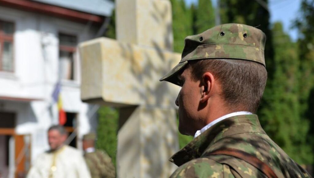 Noul Testament va fi distribuit militarilor români din străinătate în peste 1400 de exemplare