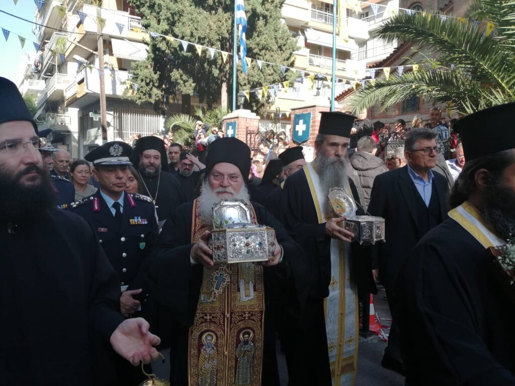 Moving scenes at procession of Holy Relic of St. John Chrysostom in Thessaloniki – (PHOTOS)