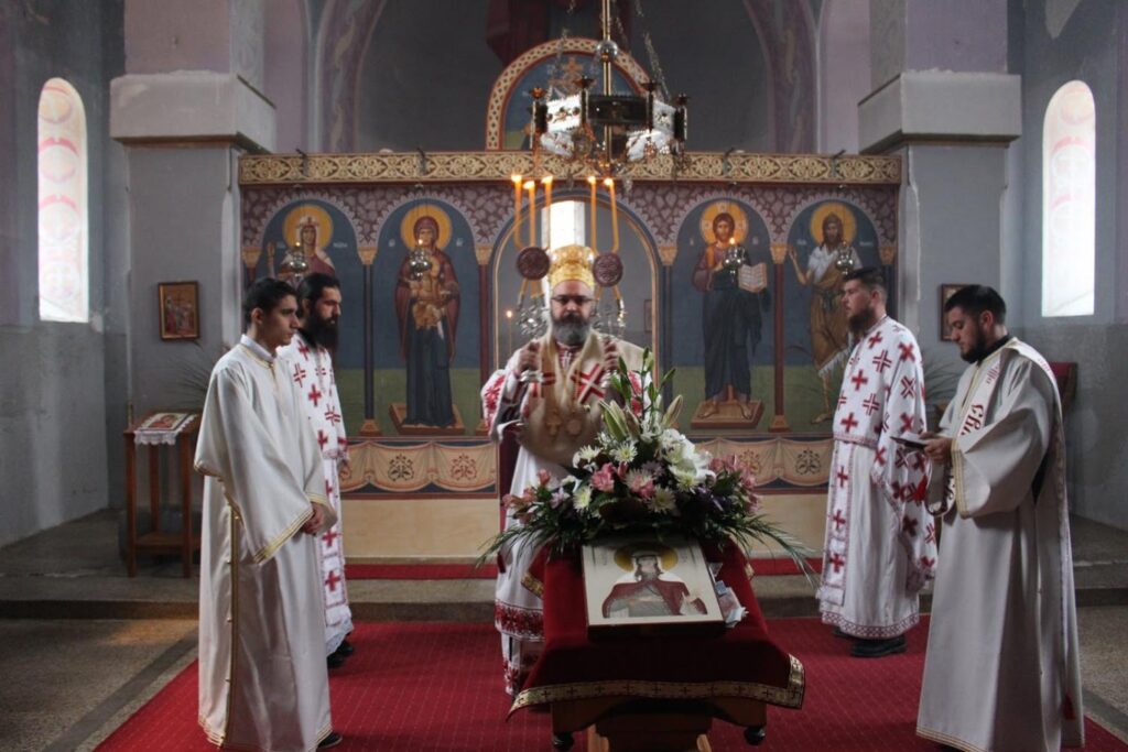 Архијерејска Литургија у Оћестову