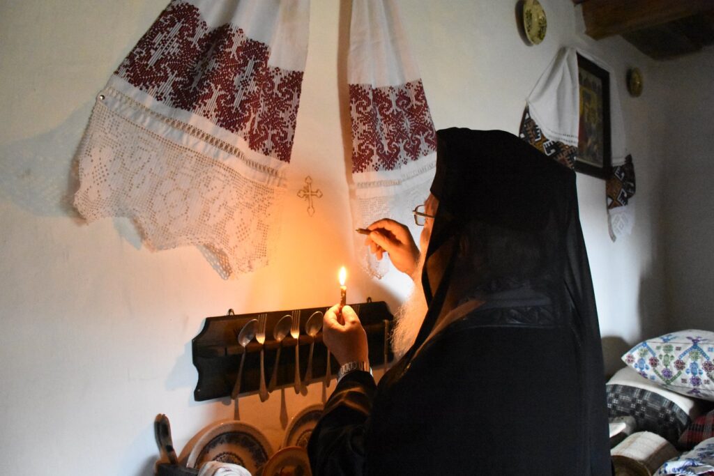 Mitropolitul Andrei a sfințit casa tradițională a bisericii monument istoric din Someșu Rece