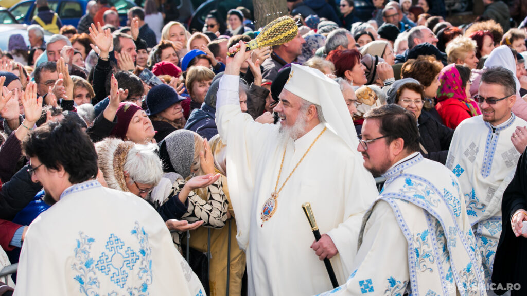 Patriarhul Daniel a sfințit biserica parohiei bucureștene Huedin