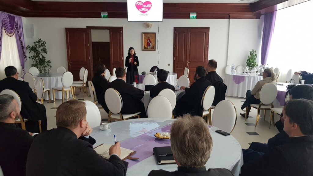  «Γιατί;»: Μια εκστρατεία για τους εφήβους στη Ρουμανία