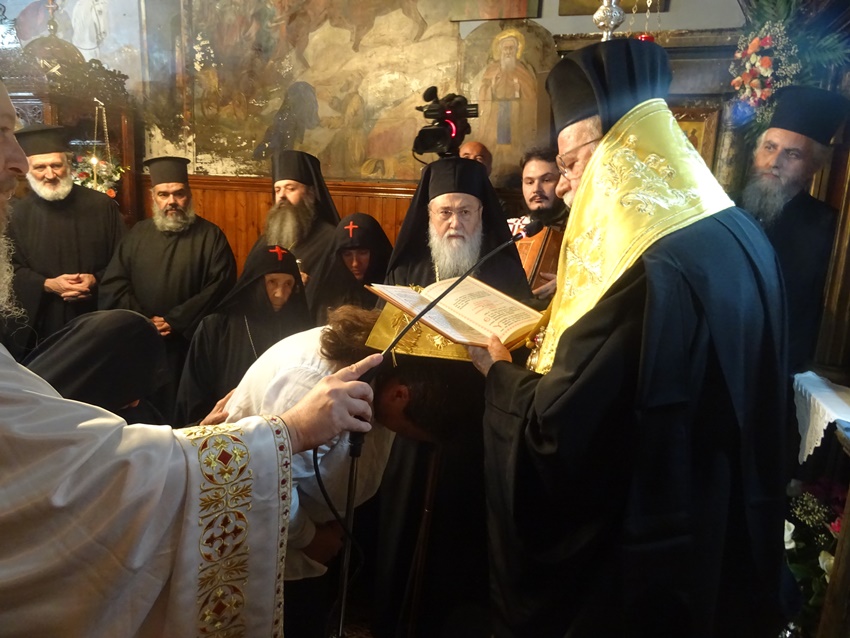 Ο Μητρ. Κορίνθου στην Ι.Μ. Παναγίας Κορυφής Καμαρίου