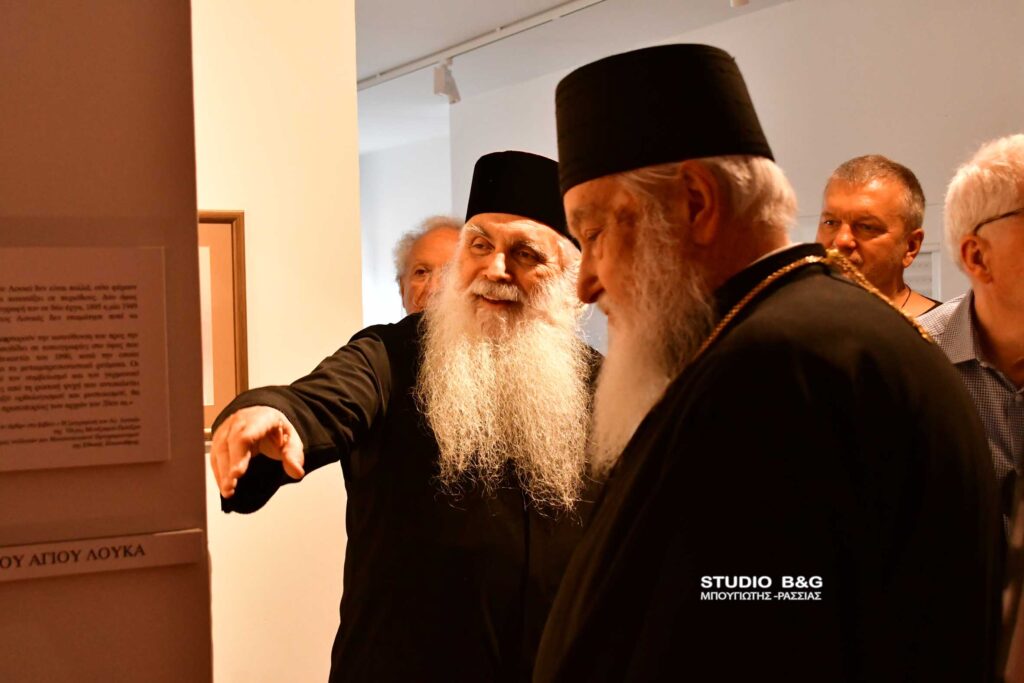 Ο Μητροπολίτης Διοκλείας στο μουσειο για τον Άγιο Λουκά τον Ιατρό