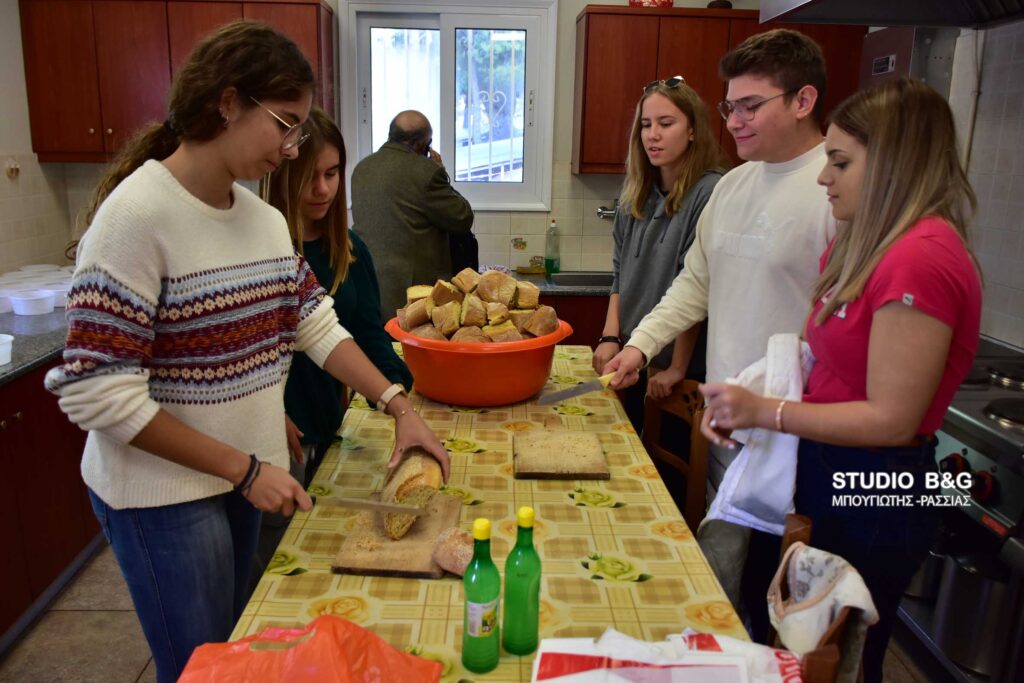 Μαθητές παρασκεύασαν 150 Γεύματα Αγάπης στο Ναύπλιο (ΒΙΝΤΕΟ)