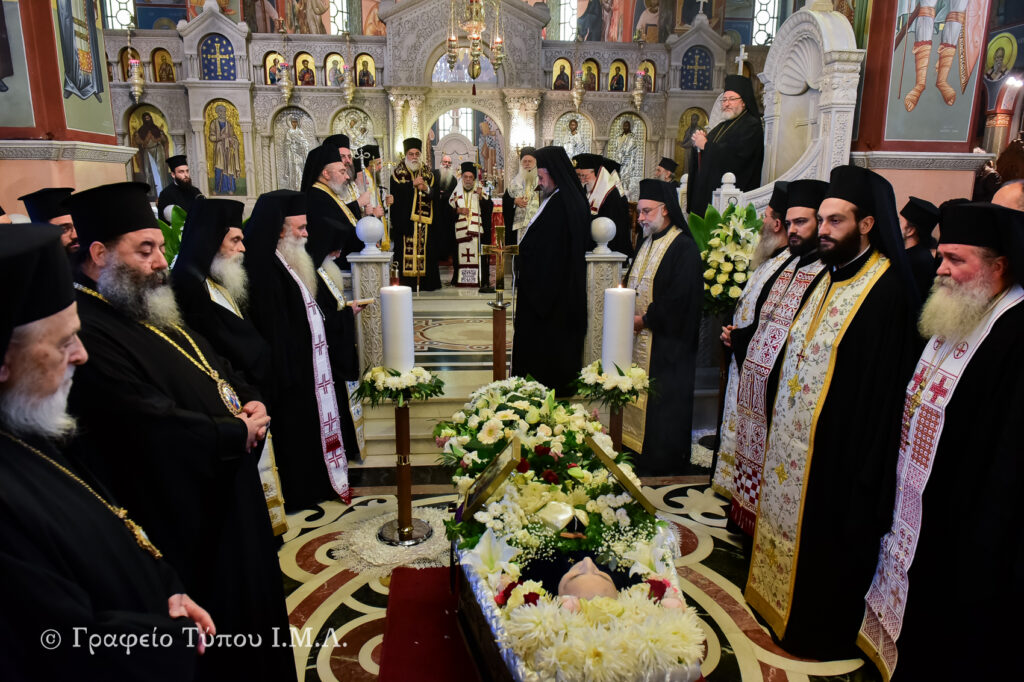 Σε κλίμα έκδηλης συγκίνησης η εξόδιος ακολουθία της μητέρας του Μητρ. Λαγκαδά