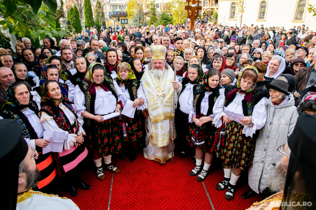 Romanian pilgrims walk nearly 600km to attend celebration of St. John Chrysostom Feast Day in Bucharest