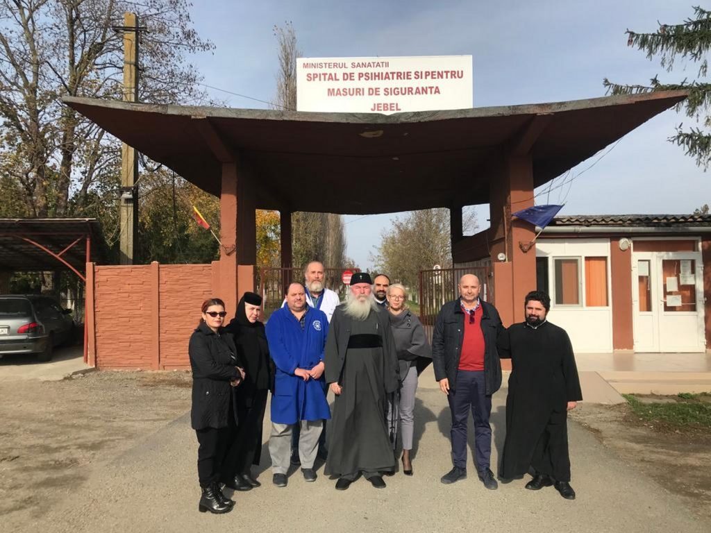 Mitropolitul Banatului, alături de persoanele aflate în suferință
