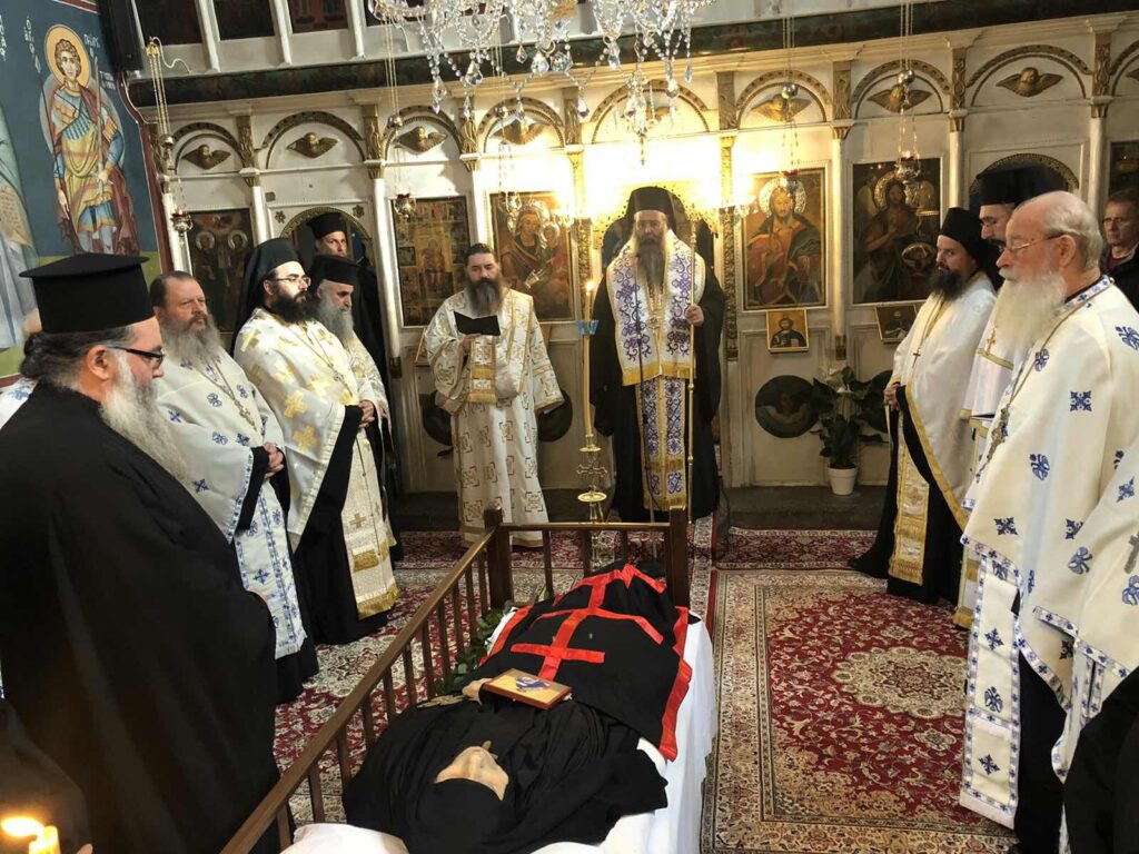 Σε κλίμα συγκίνησης η εξόδιος ακολουθία της Ηγουμένης της Ι.Μ. Αγ. Γεωργίου Κορινού