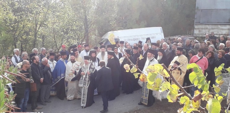 Ο Μητροπολίτης Χαλκίδος στην Εξόδιο Ακολουθία του Αρχιμ. Ιγνατίου Καπνίση