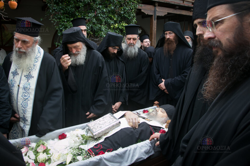 Οι πιστοί στη Χαλκιδική “αποχαιρέτισαν” τον Γέροντα Γρηγόριο