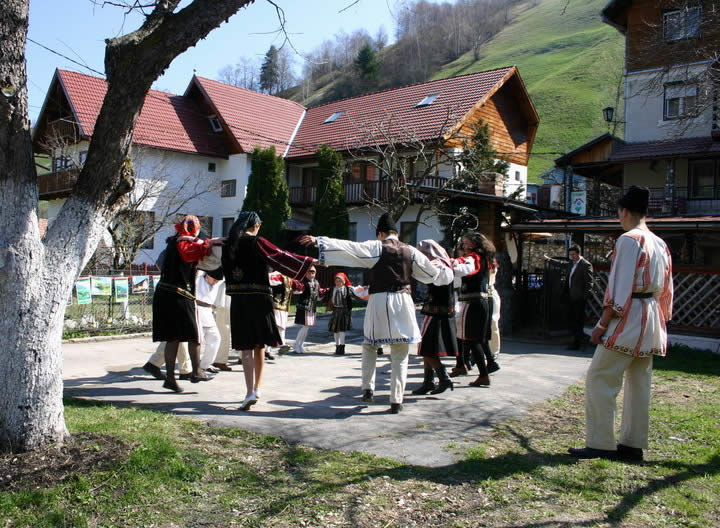 Dr. Ioan Lăcătușu: Avem nevoie să cunoaştem trecutul satelor cu tot ce au însemnat ele în devenirea istorică a românilor