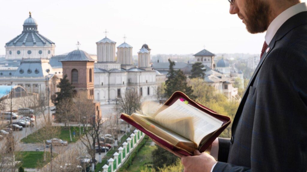 Sfânta Scriptură la jumătate de preț de Ziua Bibliei