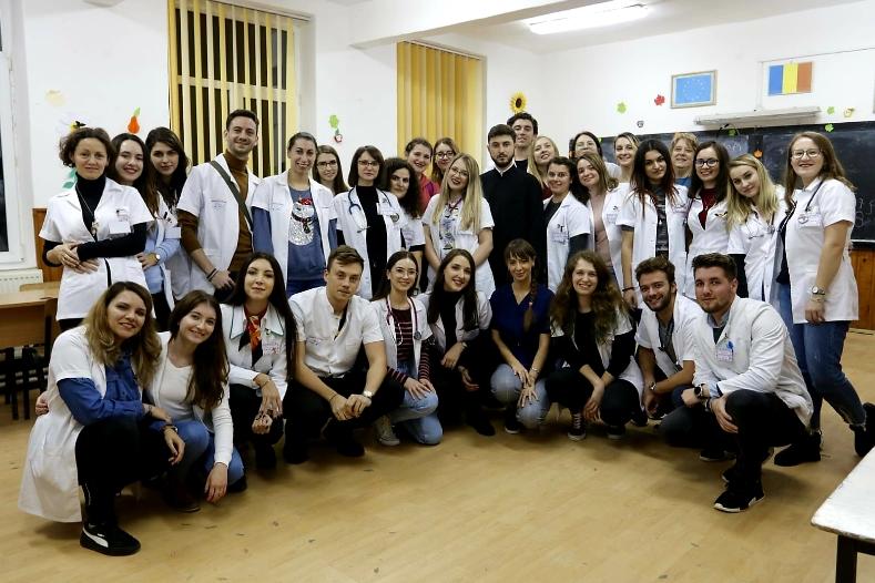 Caravana cu Medici | Peste 160 de copii au beneficiat de consultații medicale gratuite la Valea Ursului