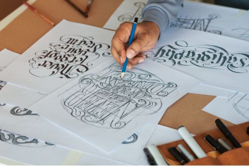 Premiere și vernisaj de caligrafie la Muzeul Antipa. Lucrările aparțin unor artiști internaționali