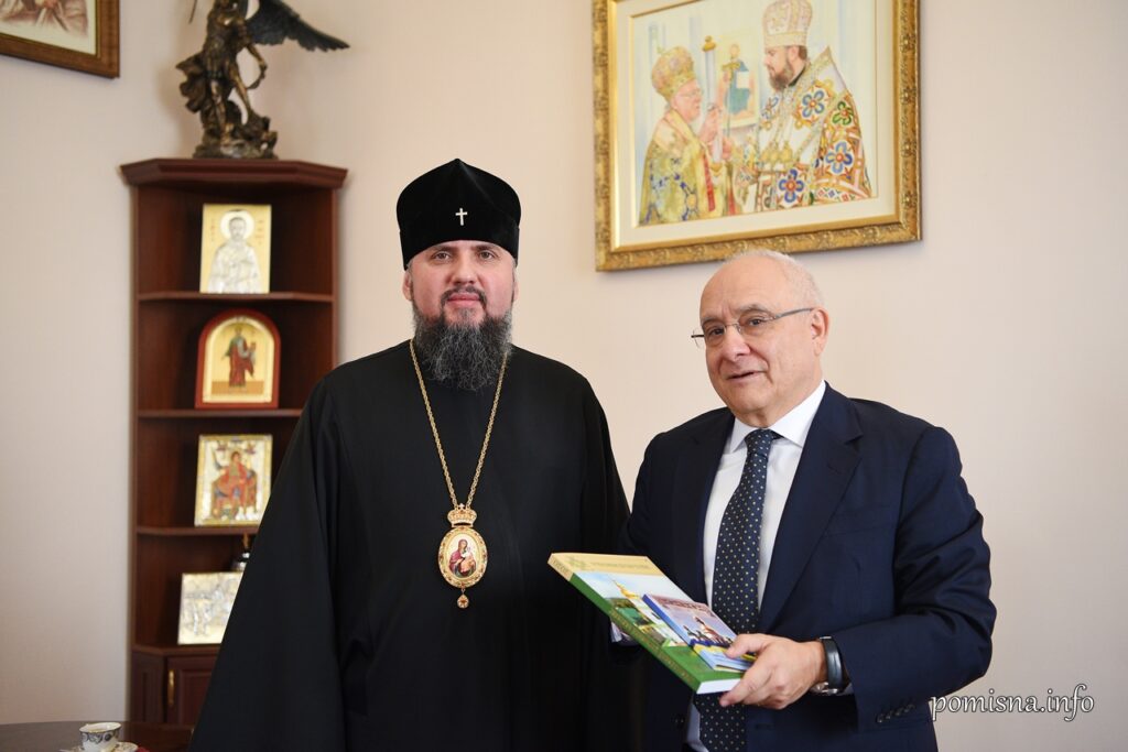 Epiphanius, Greek ambassador discuss situation in Donbas