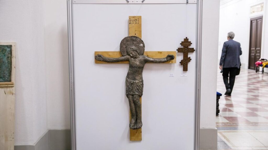 Crucea, de la comunitate la comuniune, timp de o lună la Bruxelles. Expoziția este dedicată căderii comunismului