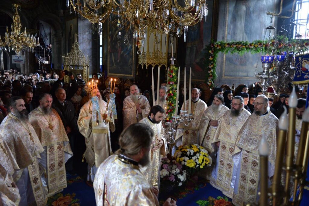 Asemenea îngerilor, omul este chemat să aducă laudă lui Dumnezeu- Mitropolitul Teofan la hramul Mănăstirii Agapia