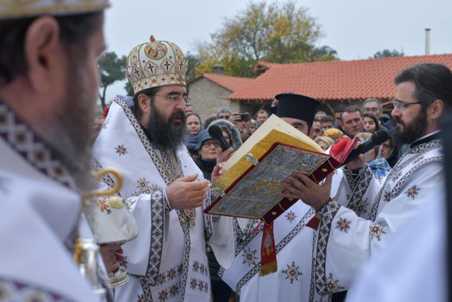 Patru ierarhi ai Bisericii Ortodoxe Române au sfințit prima mănăstire românească din Portugalia