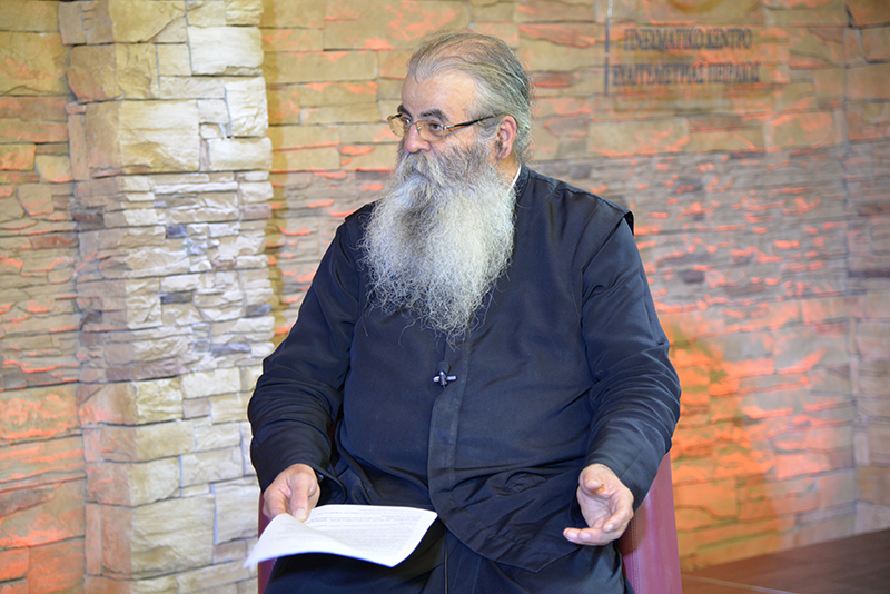 Αρχιμ. Καλλίνικος Μαυρολέων: Δώστε μια αγκαλιά στο παιδί σας!