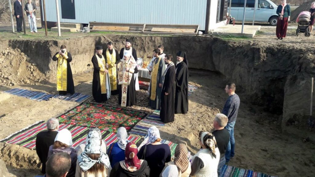 Mitropolitul Petru a sfințit piatra de temelie a primei biserici românești din Anenii Noi