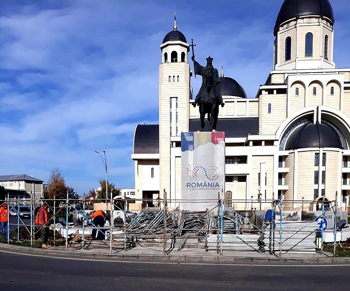 Statuia din centrul Bacăului dedicată Sfântului Ștefan cel Mare va fi reabilitată