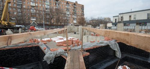 Началось строительство храма на площадке, выбранной вместо спорного участка в парке «Торфянка»